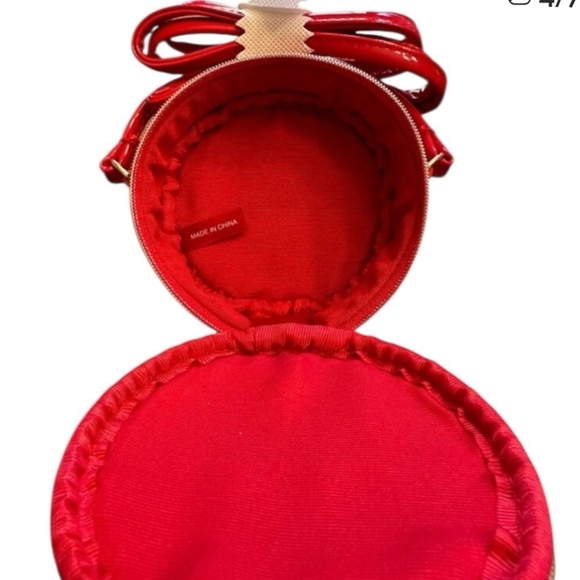 MARC JACOBS Mini 4" Red Patent Leather Crossbody Round Circle Canteen Bag Purse - Picture 3 of 7